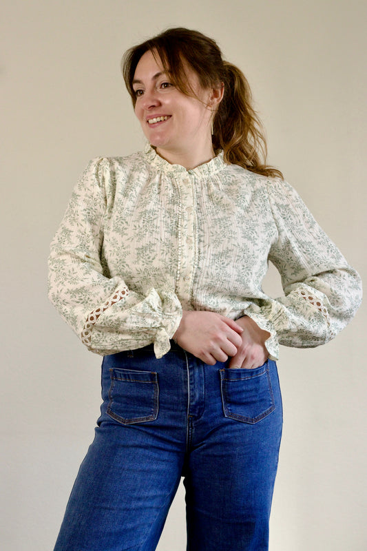 Blouse écrue à fleurs vert amande Doura