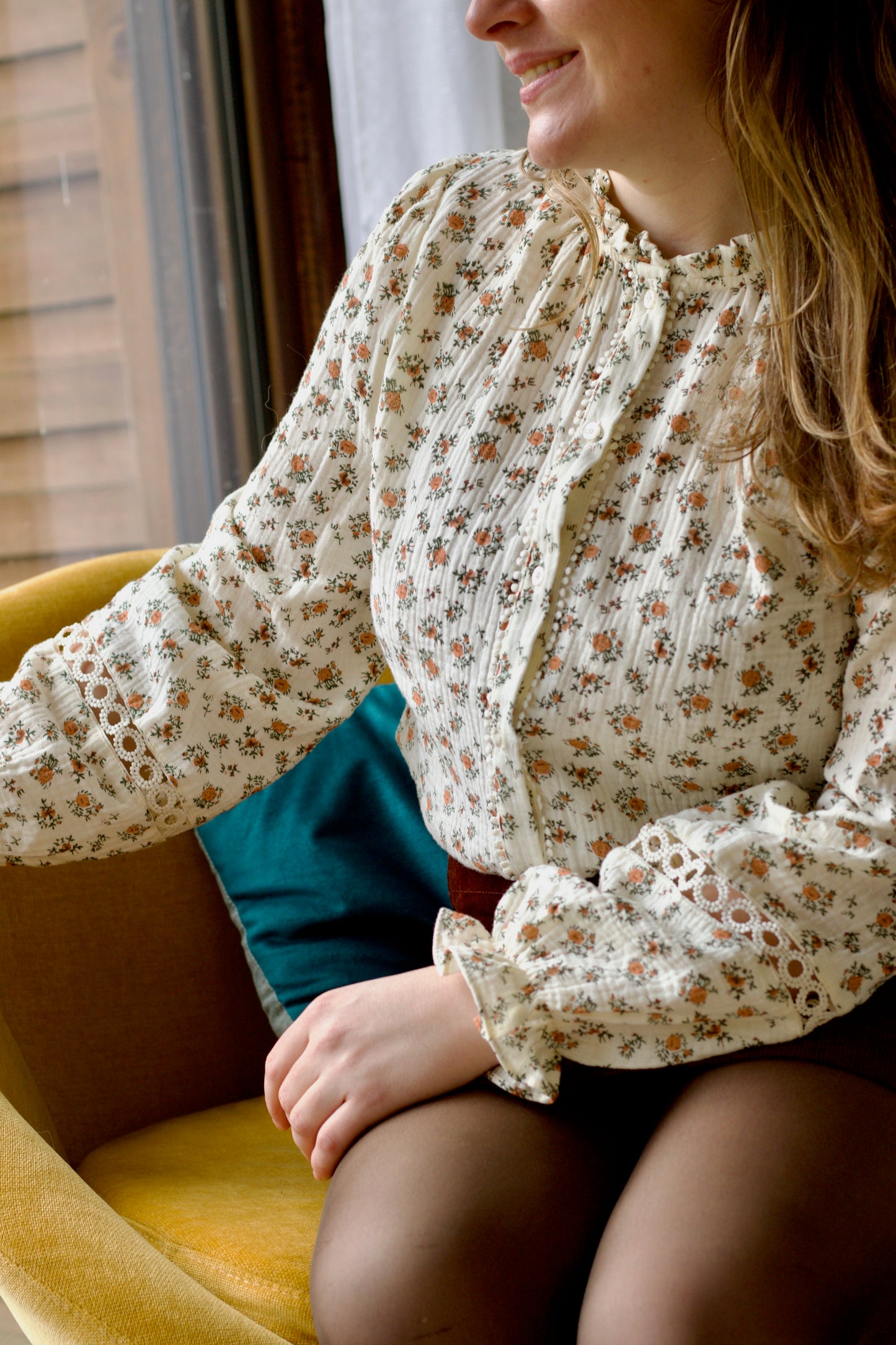 Blouses Doura écrue à fleurs camel 100% coton