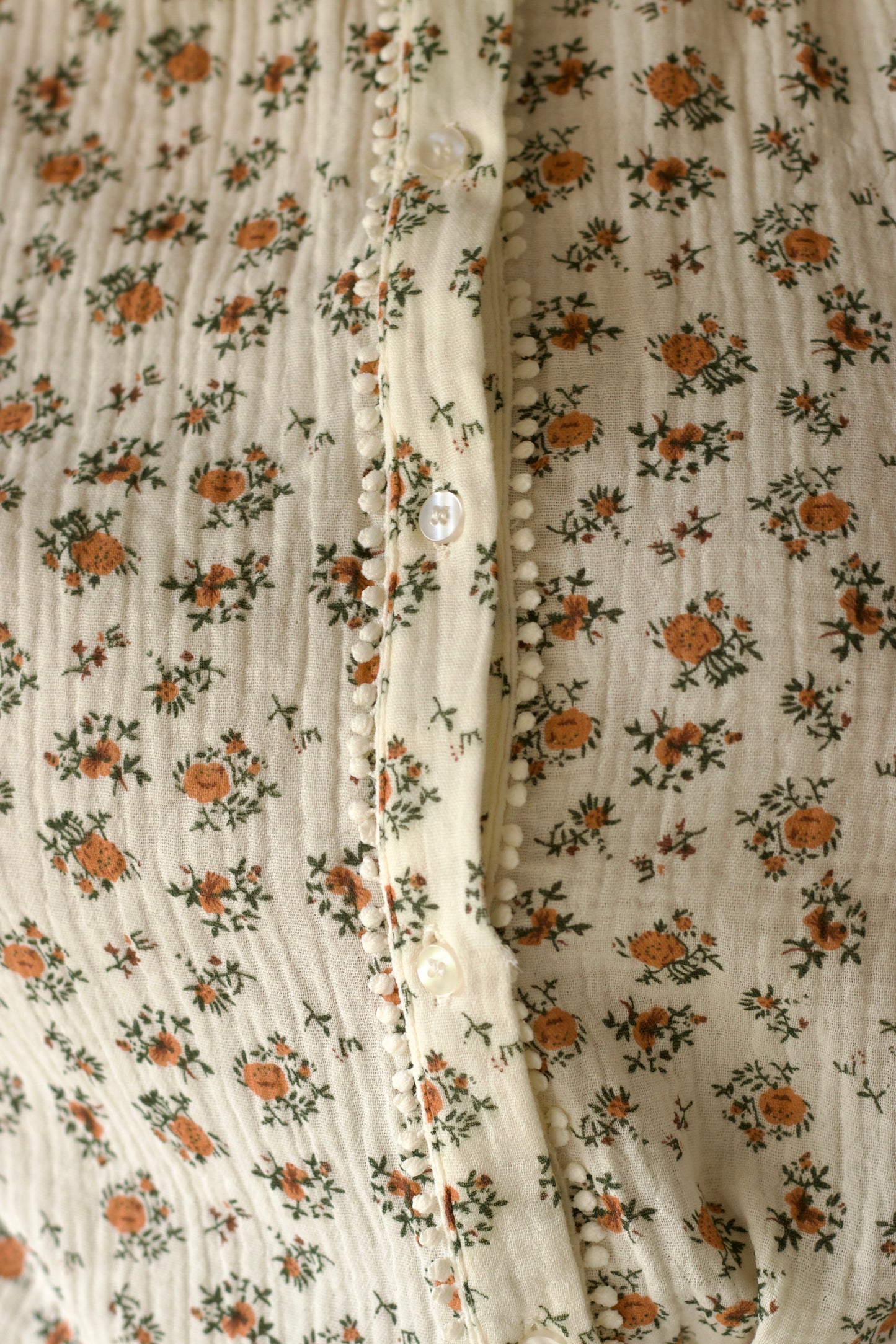 Blouses Doura écrue à fleurs camel 100% coton