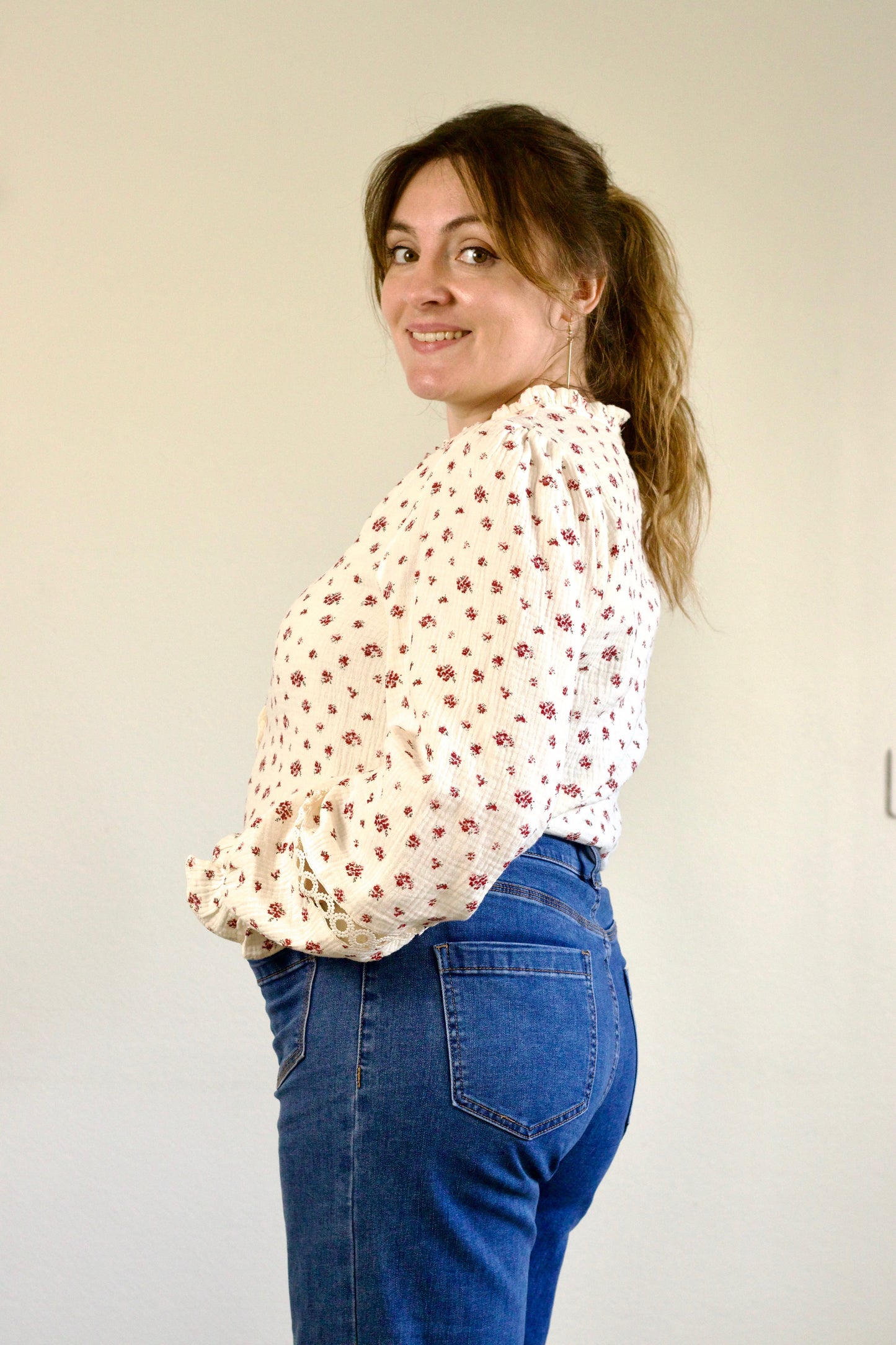 Blouse écrue à fleurs roses Doura