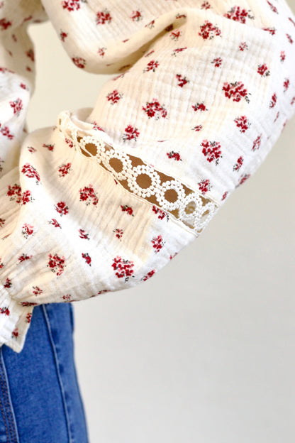 Blouse écrue à fleurs roses Doura