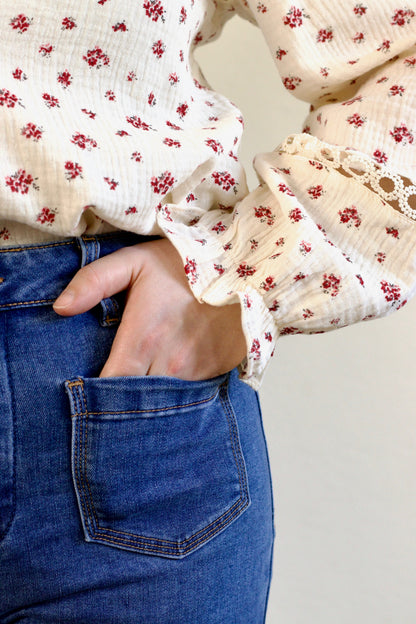 Blouse écrue à fleurs roses Doura