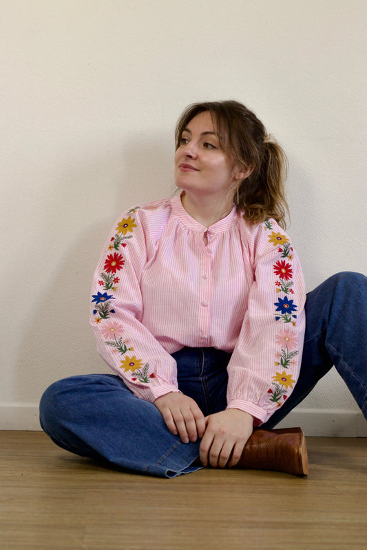 Blouse à broderies florales rose clair Marina